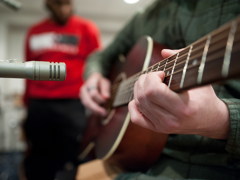 Recording a guitar