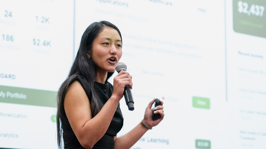 Prashna Limbu ’26 M.S. Pitching Inklr at SMERD 2025