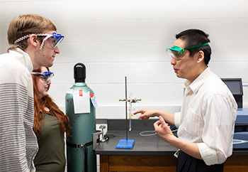 Image of Chong Qiu, Ph.D. and students