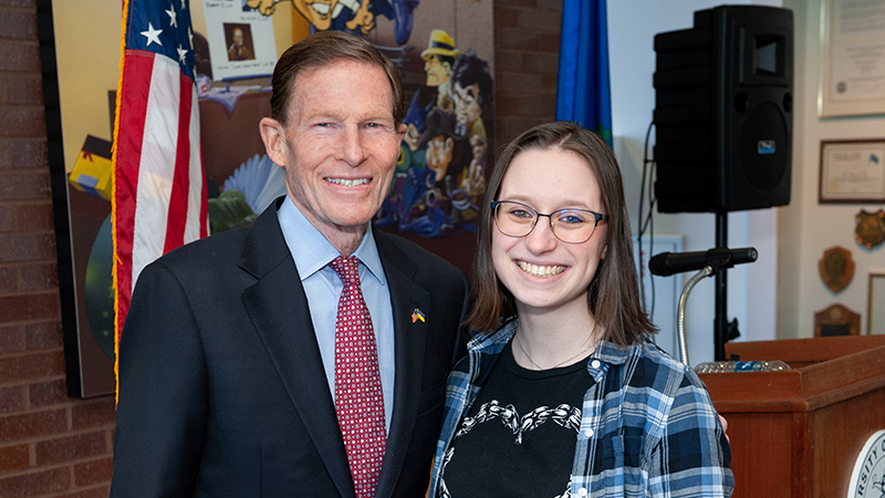 Makayla Mansur ’25 and Sen. Richard Blumenthal.