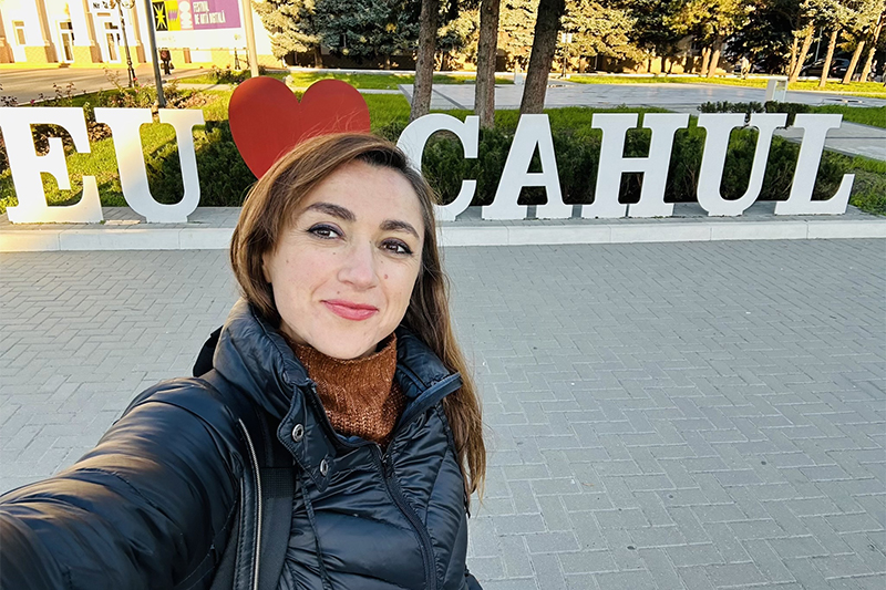 Olena Lennon in Cahul, Moldova. “Eu” means “I” in Romanian, the official language of Moldova