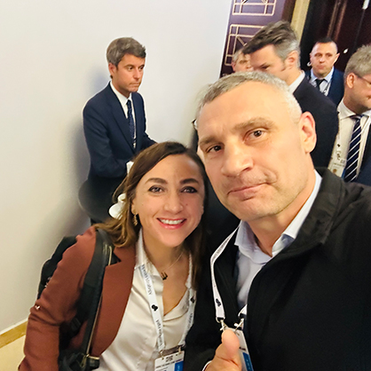 Dr. Olena Lennon with Vitalii Klitschko, the mayor of Kyiv, and former professional boxer, at Yalta European Strategy (YES) forum in Kyiv, September 2025. Photo credit: Olena Lennon
