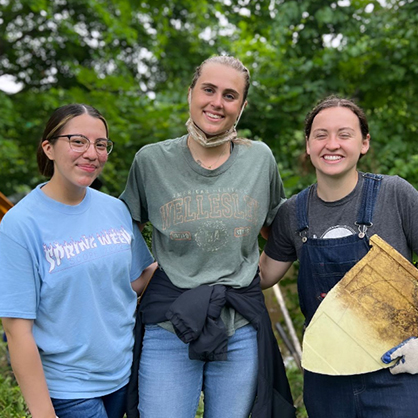 Jocelyn Pineda ’24 (left) and crewmembers.