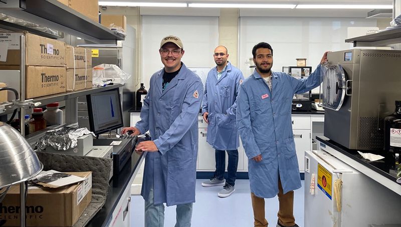 Hayat Khan ’25 (far right) in Dr. Hao Sun’s laboratory.