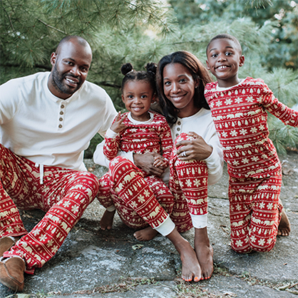 Giovannii ’08 and Travis Salkey ’09, ’12 MPA and their children.