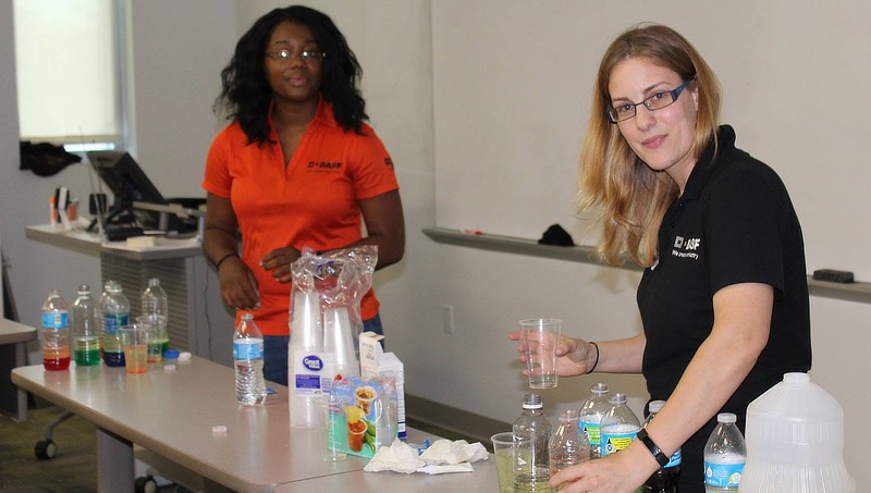 Image of Amanda Scalza ’12 doing volunteer work.