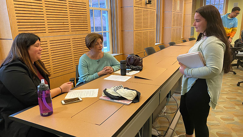 Image of Emily Brown ’22, Stephanie Moran, and Trish Hesslein