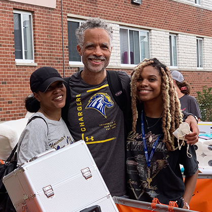 Jayden Moore ’24 and her parents outside Winchester Hall. 