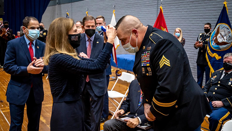 Lt. Governor Susan Bysiewicz awards Brian Ohler ’20, ’22 MHA.