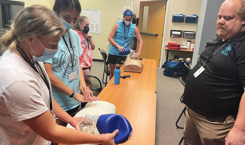 students in the lab.