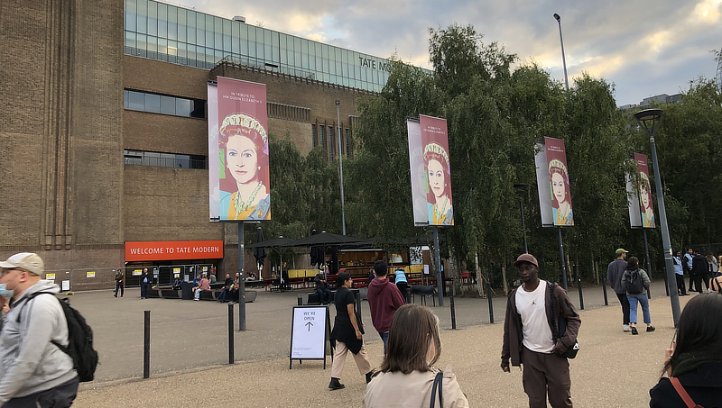 Brennig Johnson ’26 and Noah Iott ’25 saw many tributes to Queen Elizabeth II while they were in London.