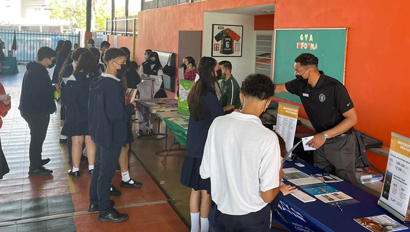 Philip Howard at an Autopista Americas Tours Spring 2022 college fair at Thomas Alva Edison School in Caguas, Puerto Rico.