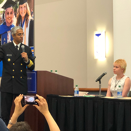 U.S. Surgeon General Dr. Vivek Murthy and Mary Lippa ’23.