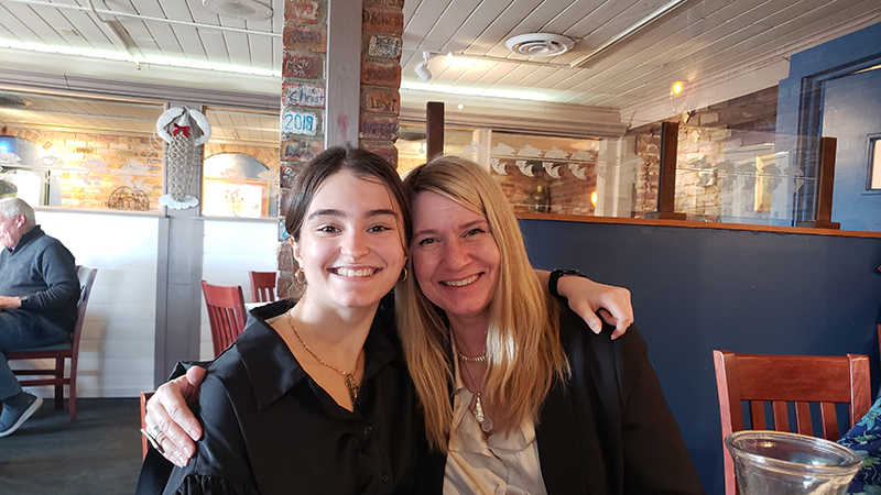 Beatrice Glaviano ’26 and her mom