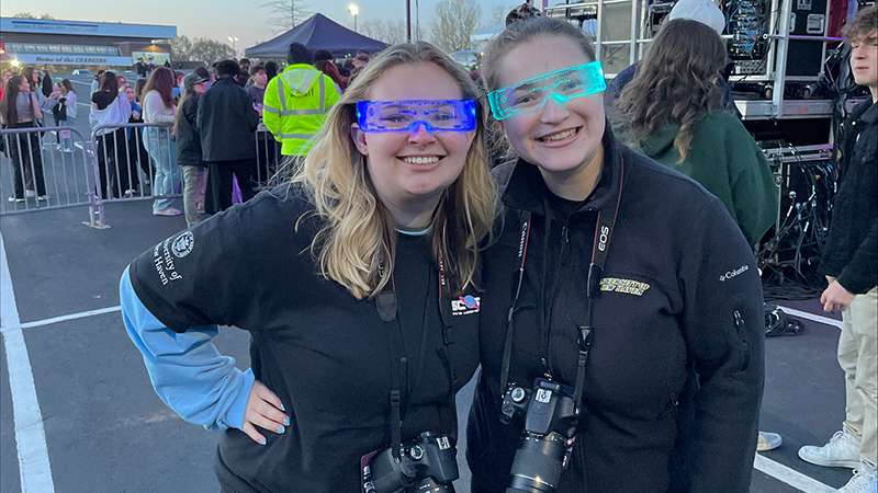 Ally Staples ’25 (left) and Rachel Greiner ’24