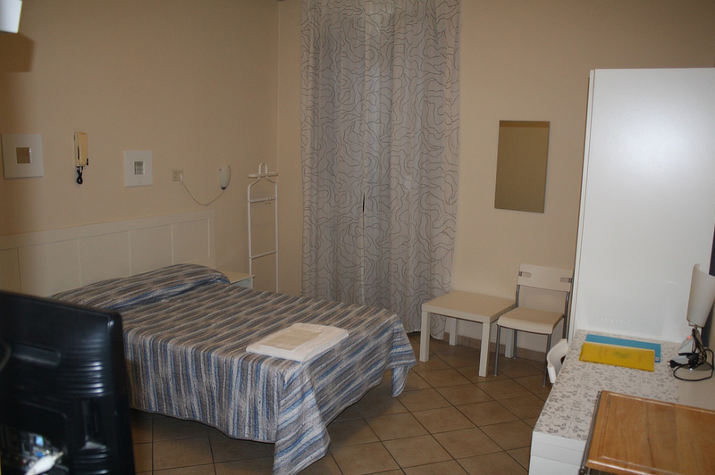 Via Roma single bedroom